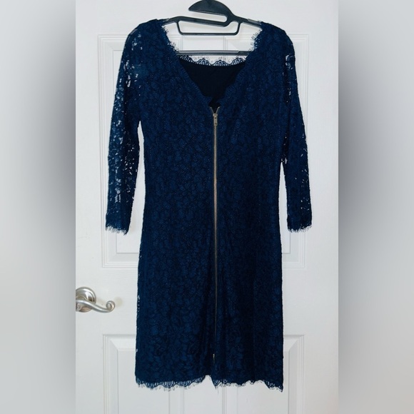 DIANE VON FURSTENBERG Silk Blend Navy Zarita Lace Shift Dress size Large/10 - Picture 2 of 3
